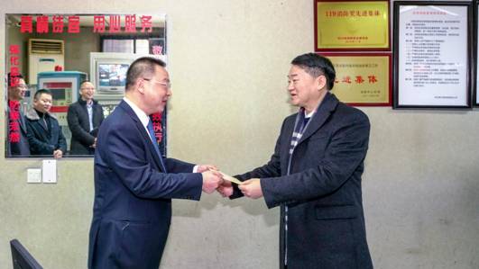 冬意未消 情暖AG真人娱乐