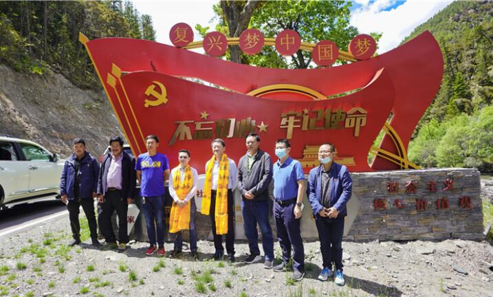 AG真人娱乐集团党委书记、董事长任丁率队赴麻格同村推进对口帮扶事情