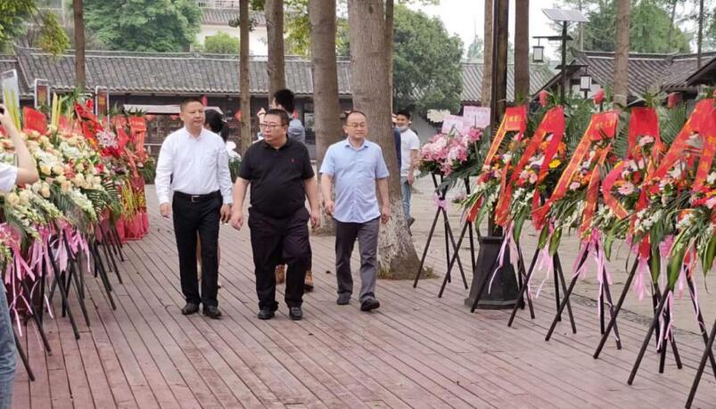 AG真人娱乐集团向导出席战旗禧宴酒楼开业仪式