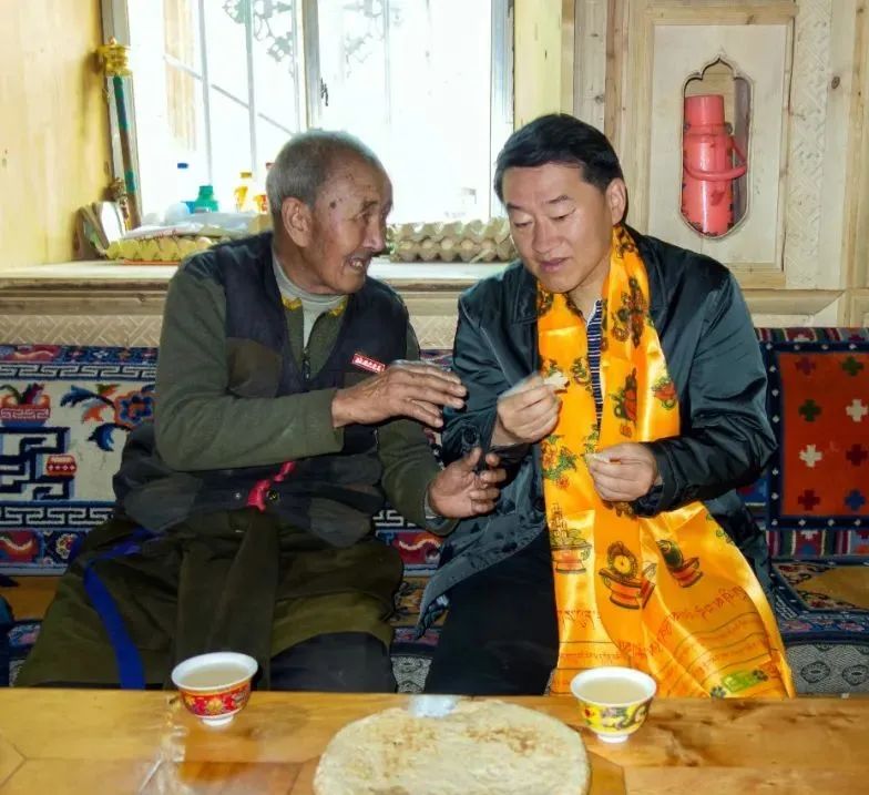 AG真人娱乐责任 | 四川AG真人娱乐强化“四个引领” 帮扶稻城县麻格同村脱贫奔康
