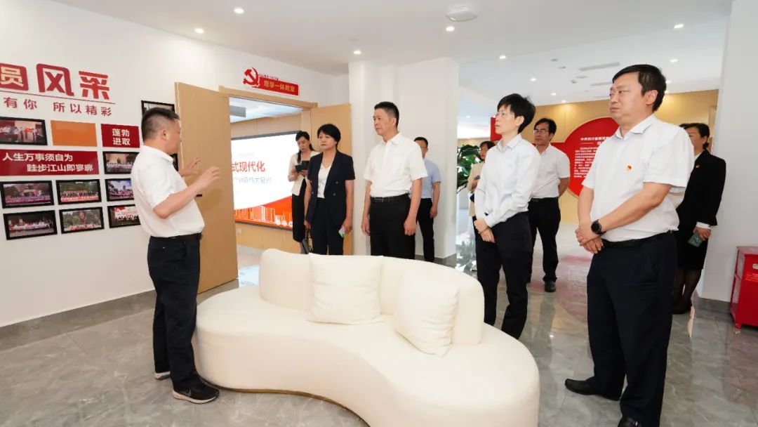 福建省人民政府国有资产监视治理委员会修兴高一行莅临AG真人娱乐党？疾斓餮
