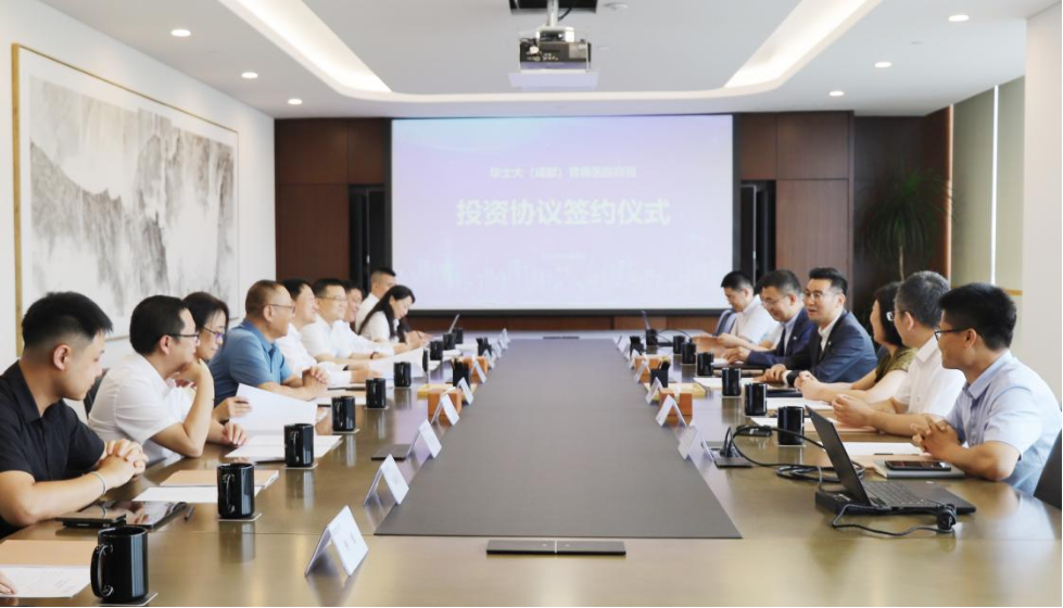 四川AG真人娱乐集团党委书记、董事长任丁出席锦弘新项目投资协议签约仪式
