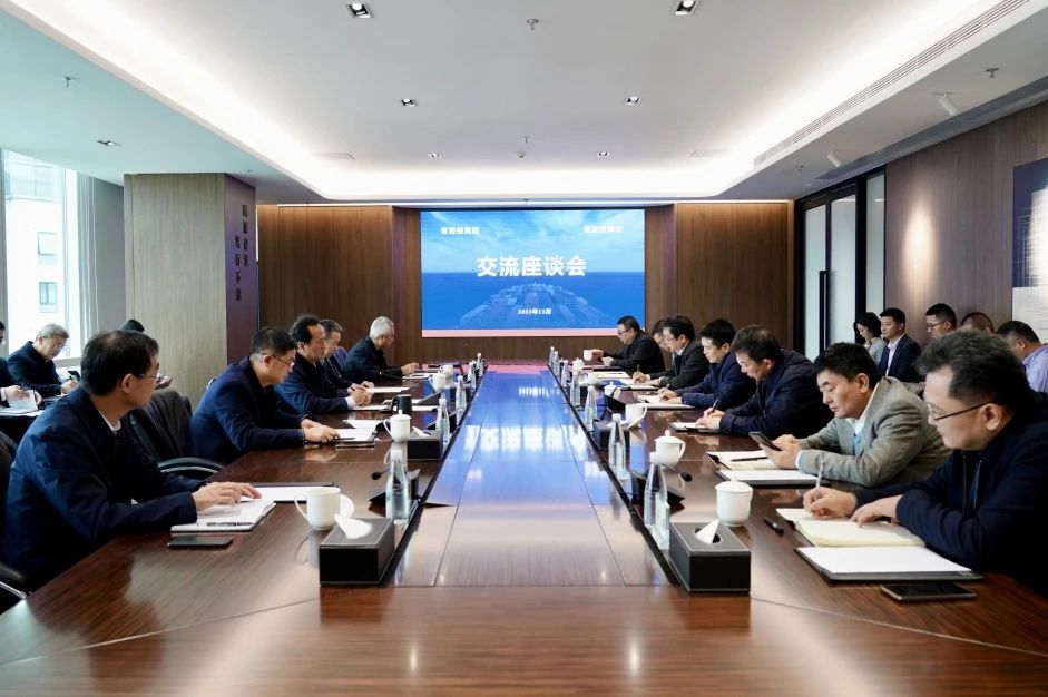 省AG真人娱乐集团与省港投集团举行交流座谈