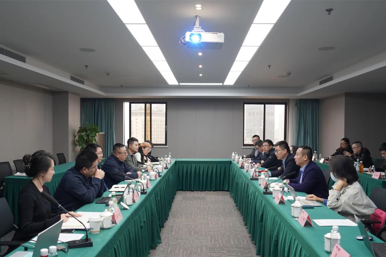 省AG真人娱乐集团与内蒙古伊利实业集团举行座谈交流会