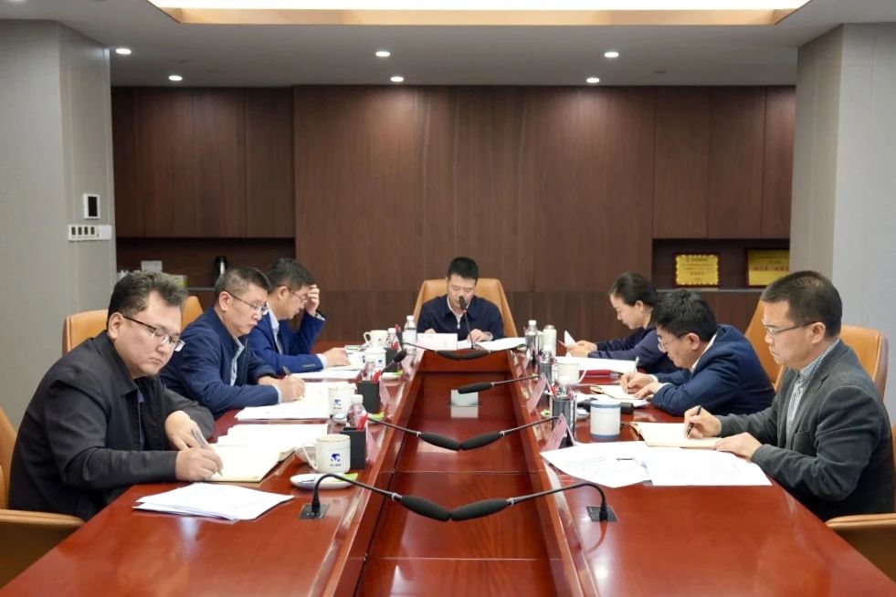 省AG真人娱乐集团党委理论学习中心组召开2024年第一次专题学习钻研会