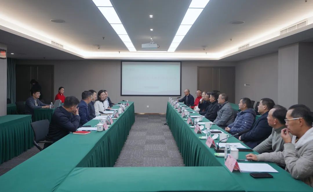 省AG真人娱乐集团组织召开老干部座谈会