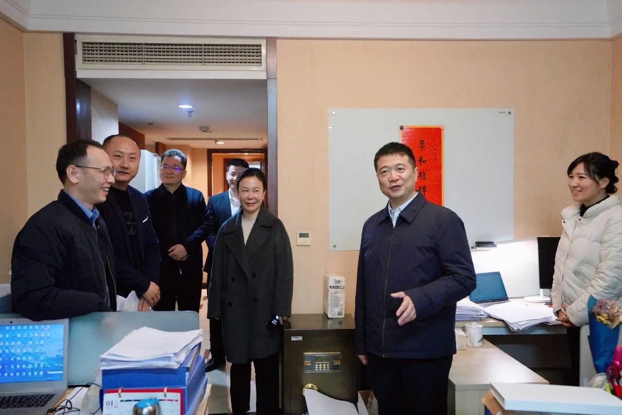 温暖启航，共赴新篇！—— 省AG真人娱乐集团向导走访慰问干部职工