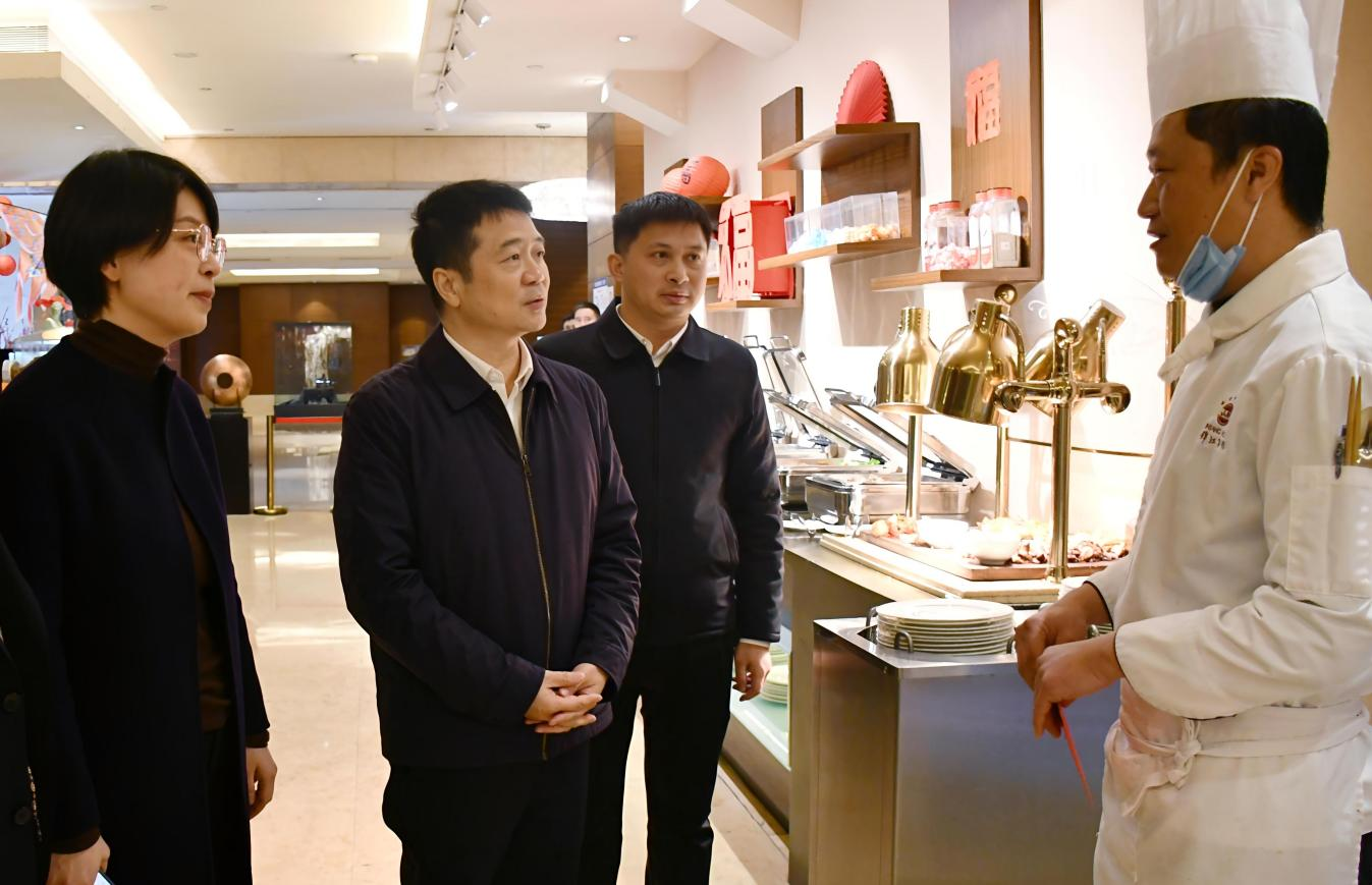 省AG真人娱乐集团向导率队开展春节前走访慰问